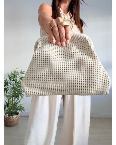 BOLSO CLUTCH PERFORADO ROJO