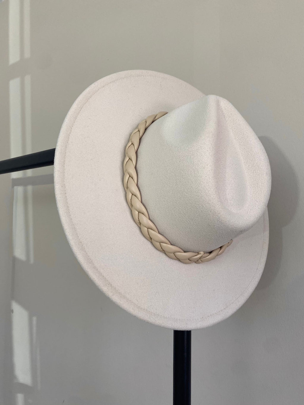 SOMBRERO TRENZA POLIPIEL