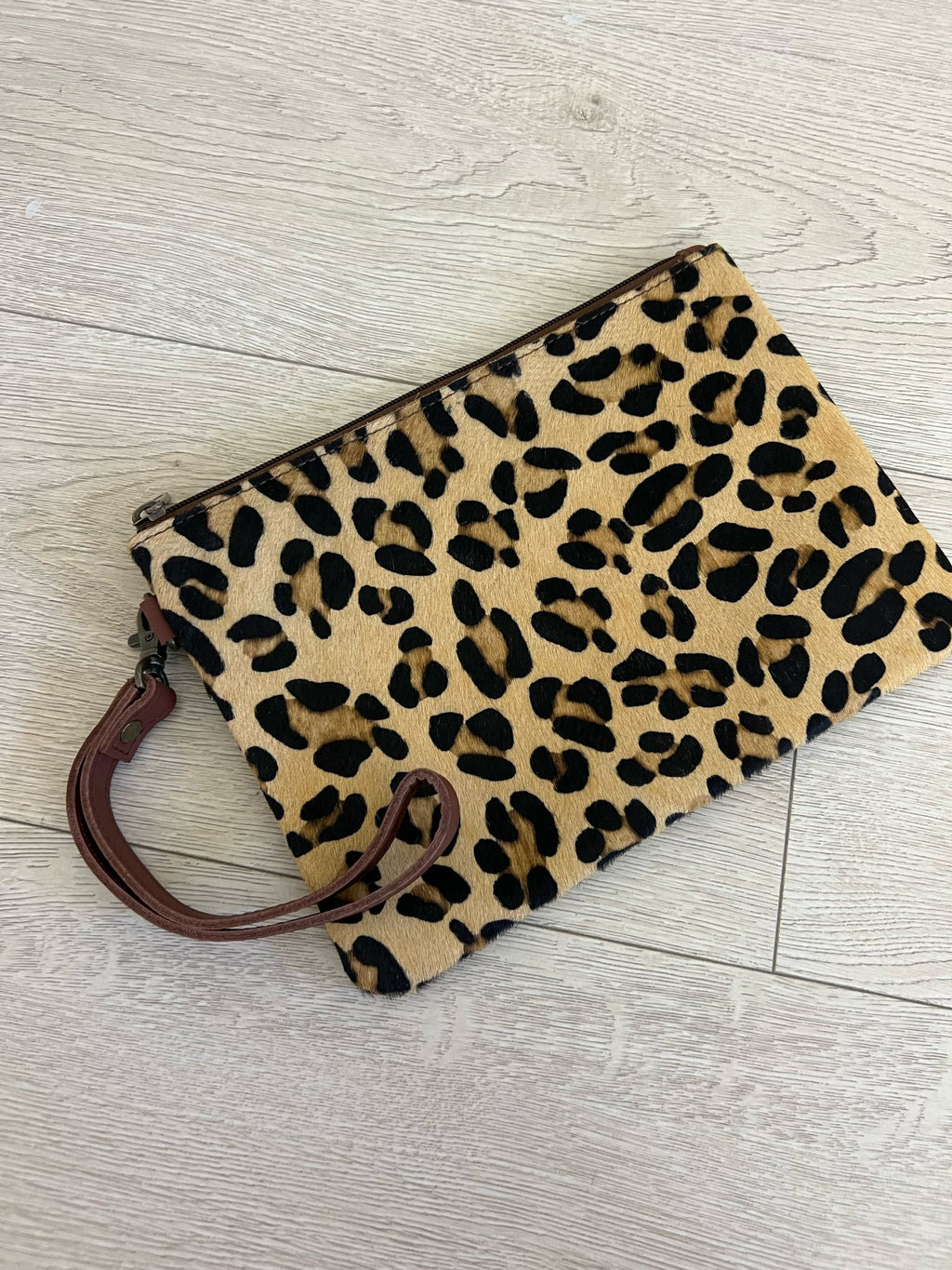 BOLSO MANO PIEL LEOPARDO GRANDE