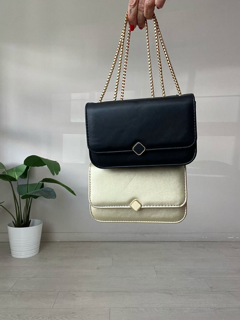 BOLSO RECTANGULAR + CADENA DORADA
