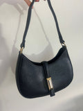 BOLSO NEGRO DETALLE DORADO