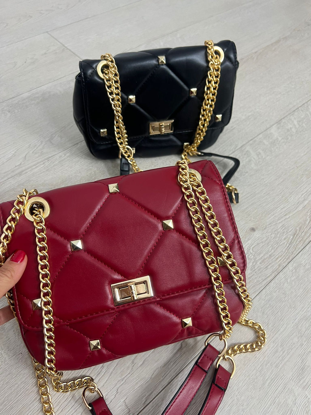 BOLSO ACOLCHADO TACHAS