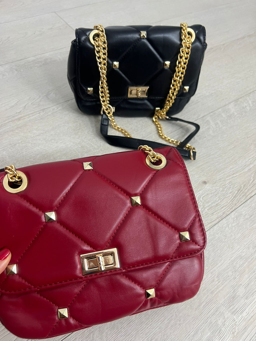 BOLSO ACOLCHADO TACHAS