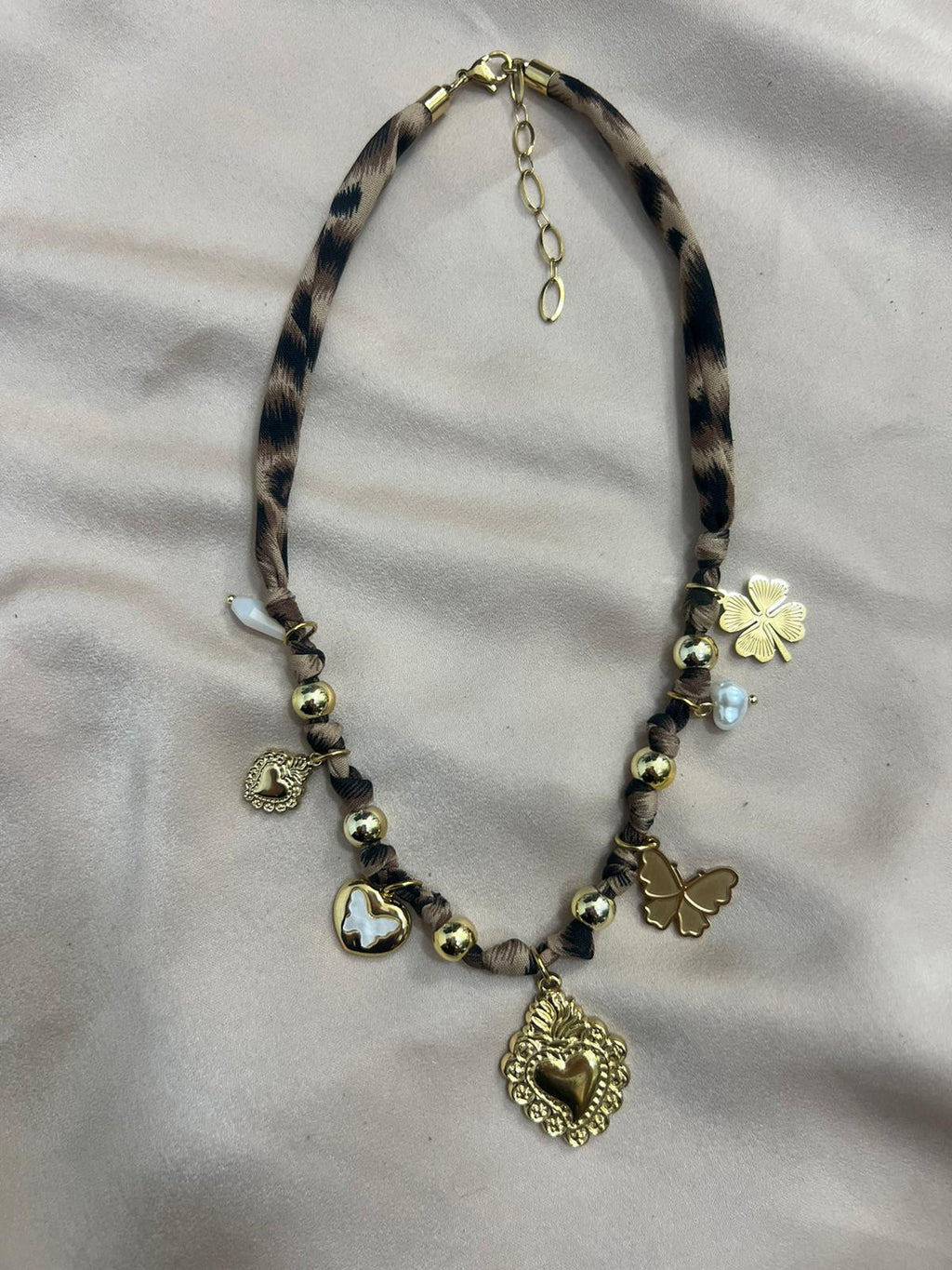 COLLAR LEOPARDO + ABALORIOS DORADOS