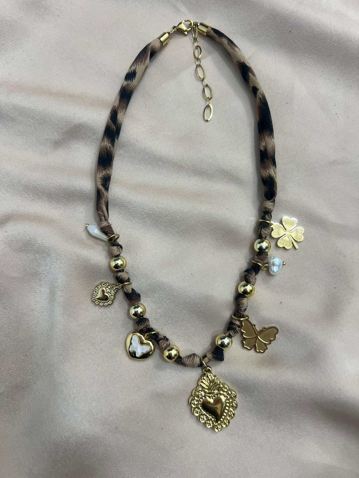 COLLAR LEOPARDO + ABALORIOS DORADOS