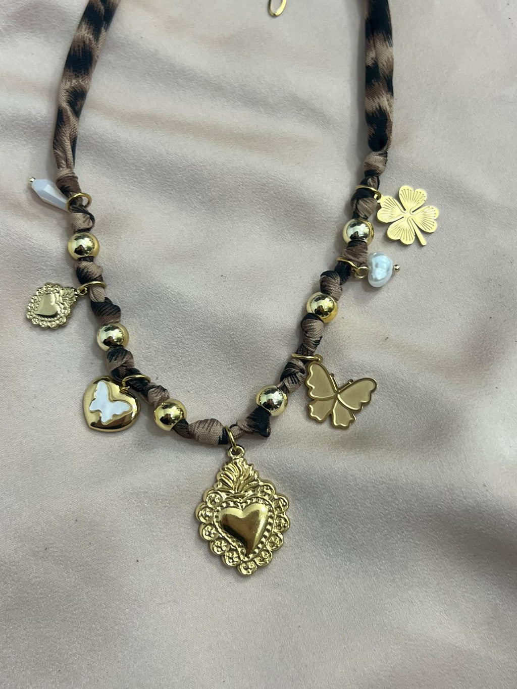 COLLAR LEOPARDO + ABALORIOS DORADOS