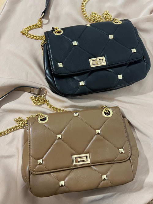 BOLSO ACOLCHADO TACHAS