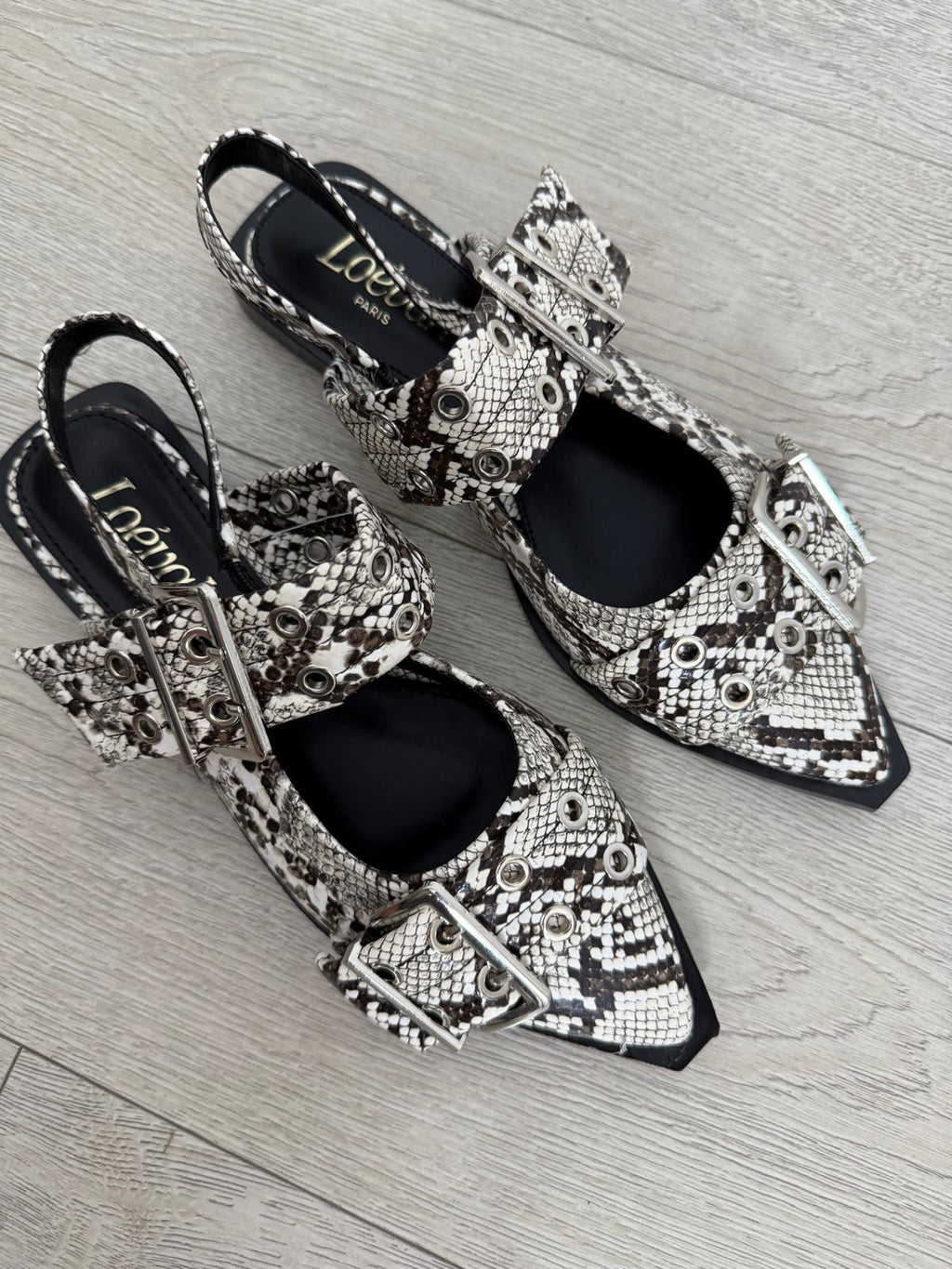 SANDALIAS PLANAS HEBILLAS SERPIENTE