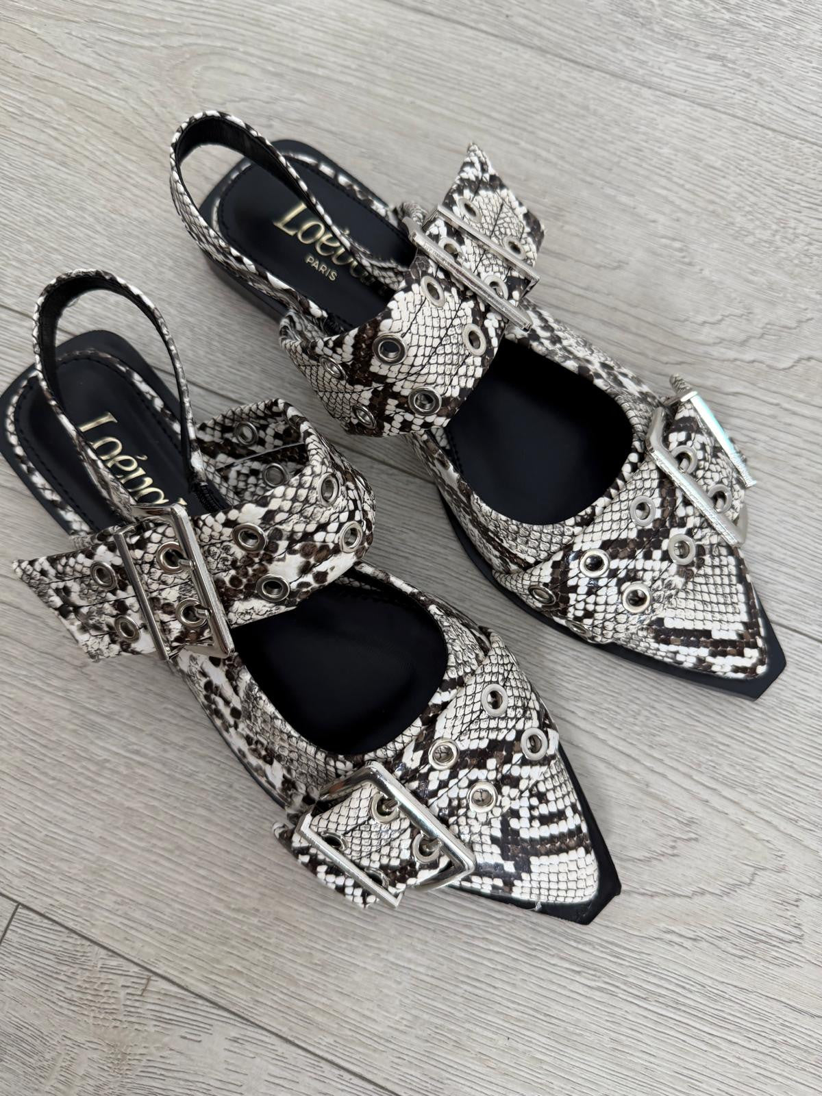 SANDALIAS PLANAS HEBILLAS SERPIENTE