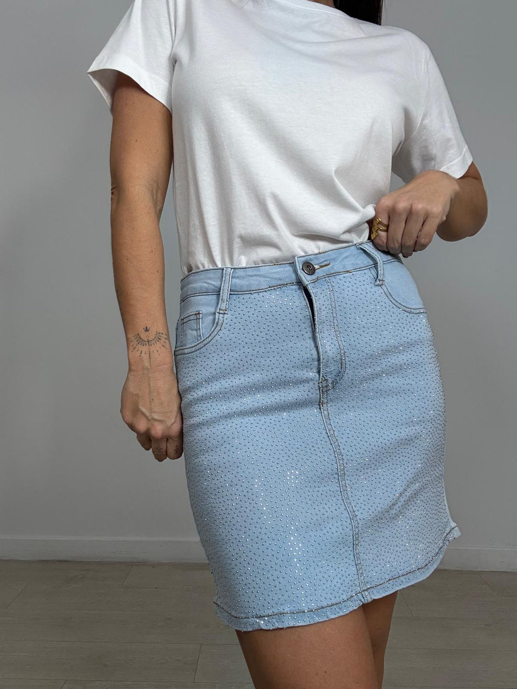 FALDA VAQUERA CORTA ELÁSTICA STRASS