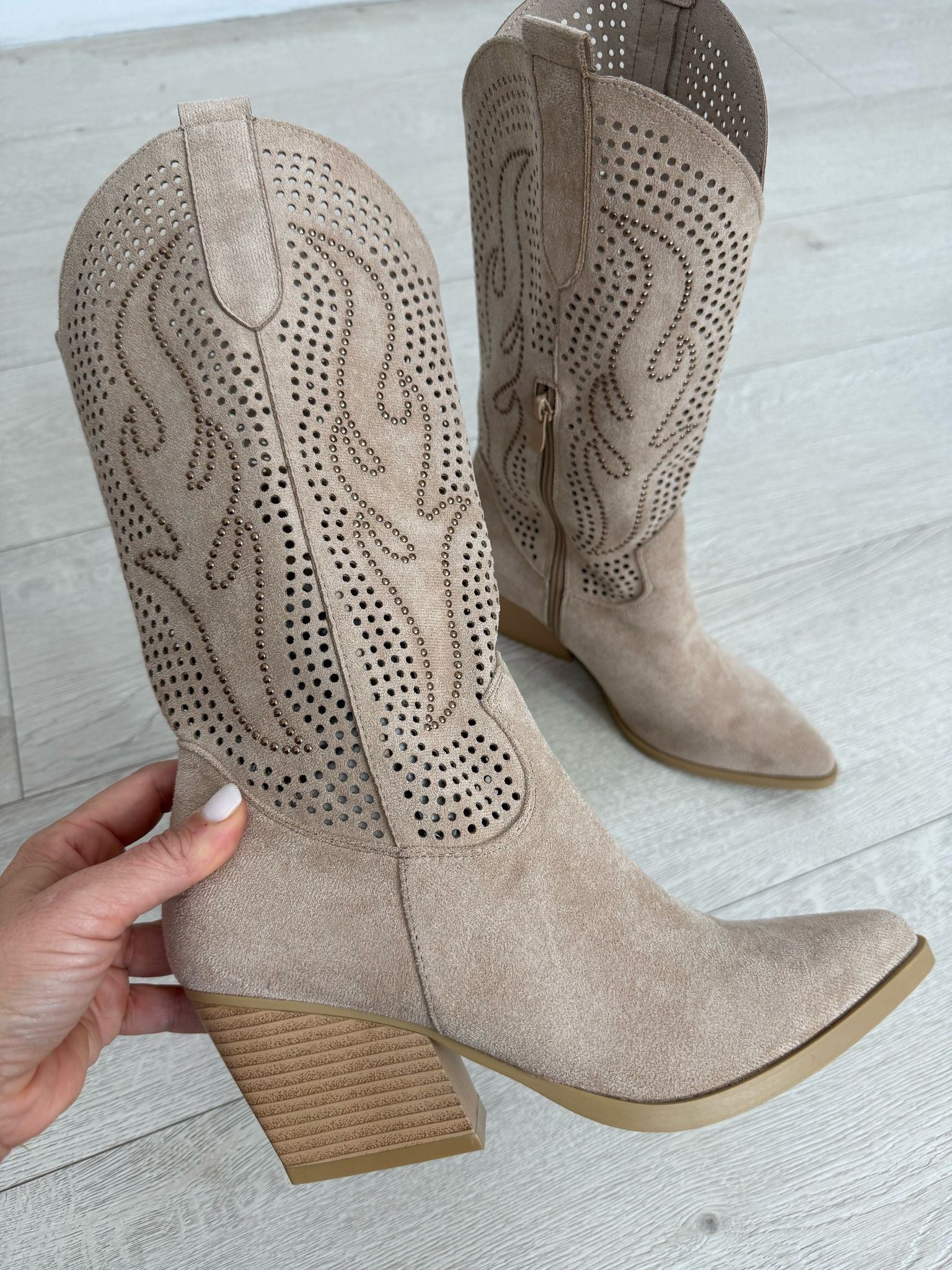 BOTA CALADA + TACHITAS