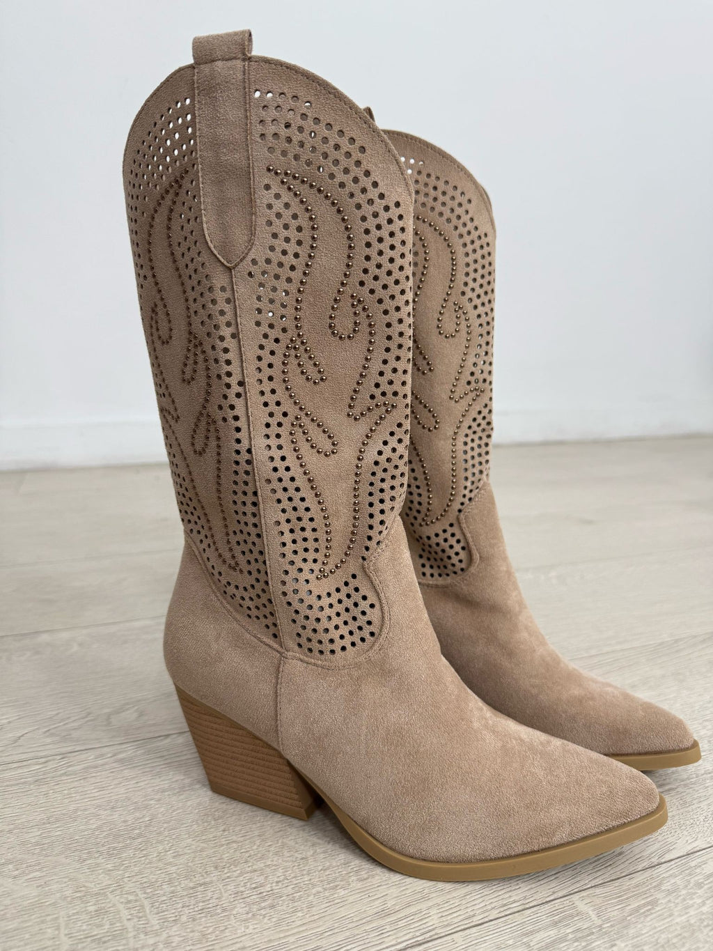 BOTA CALADA + TACHITAS