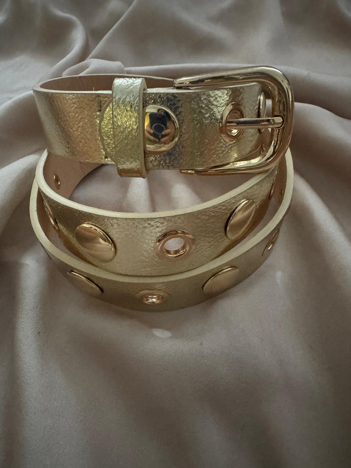 CINTURÓN FINO GOLDEN TACHAS