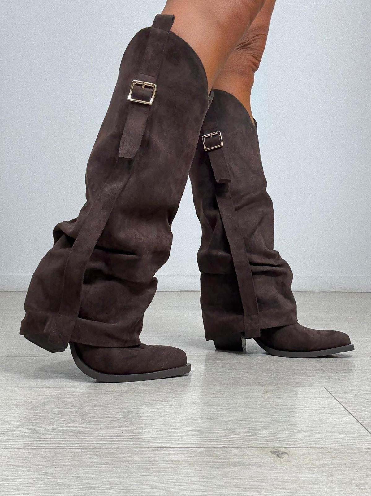 BOTA ALTA BROWN HEBILLA