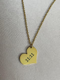COLLAR CORAZÓN DORADO 11:11