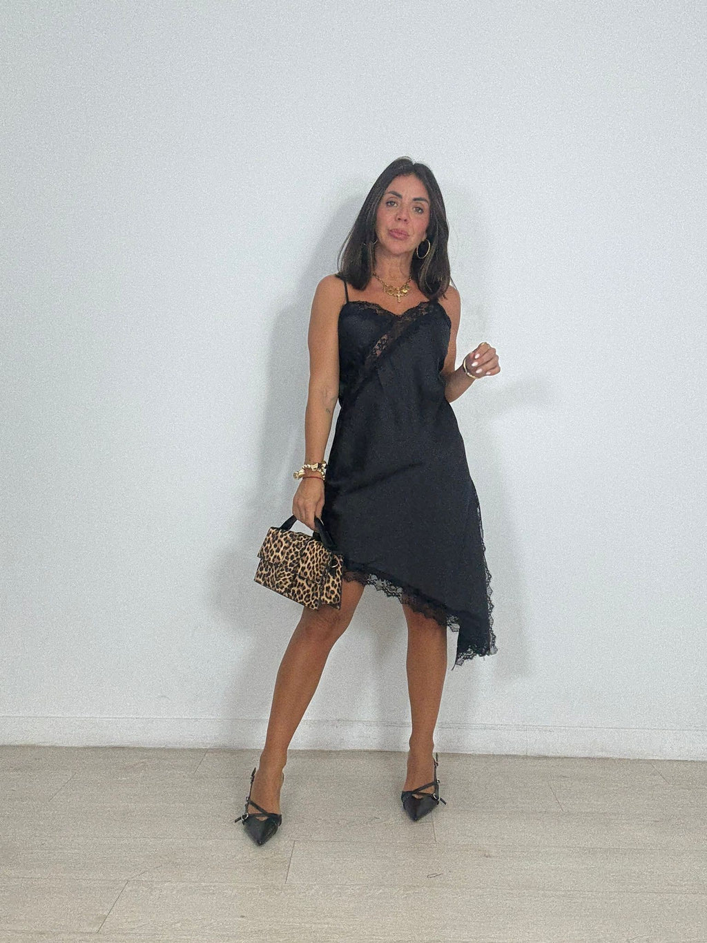 VESTIDO LENCERO ASIMÉTRICO