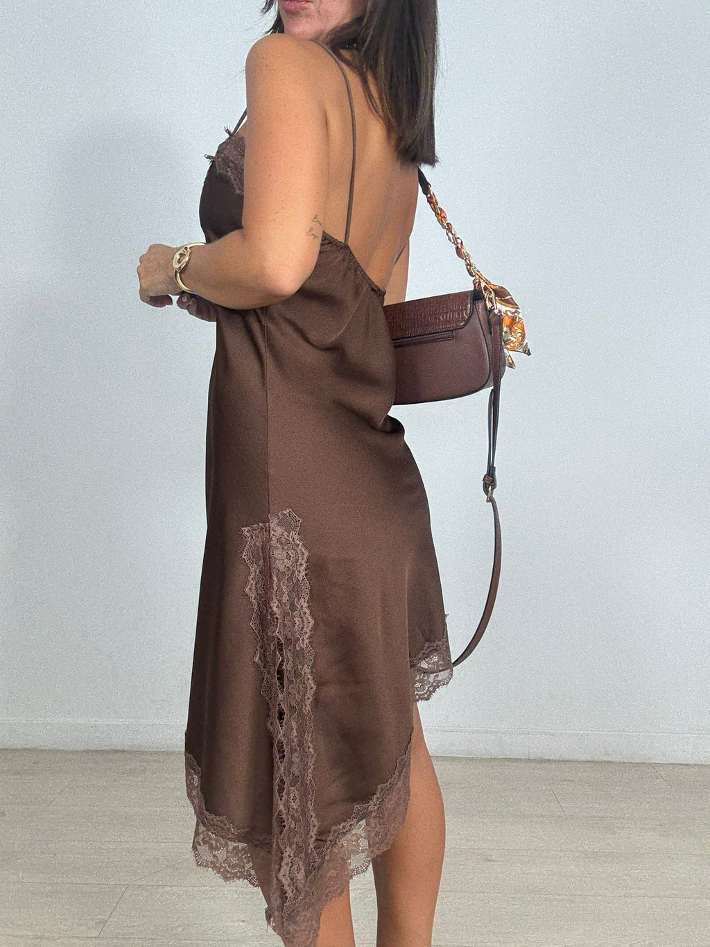 VESTIDO LENCERO ASIMÉTRICO