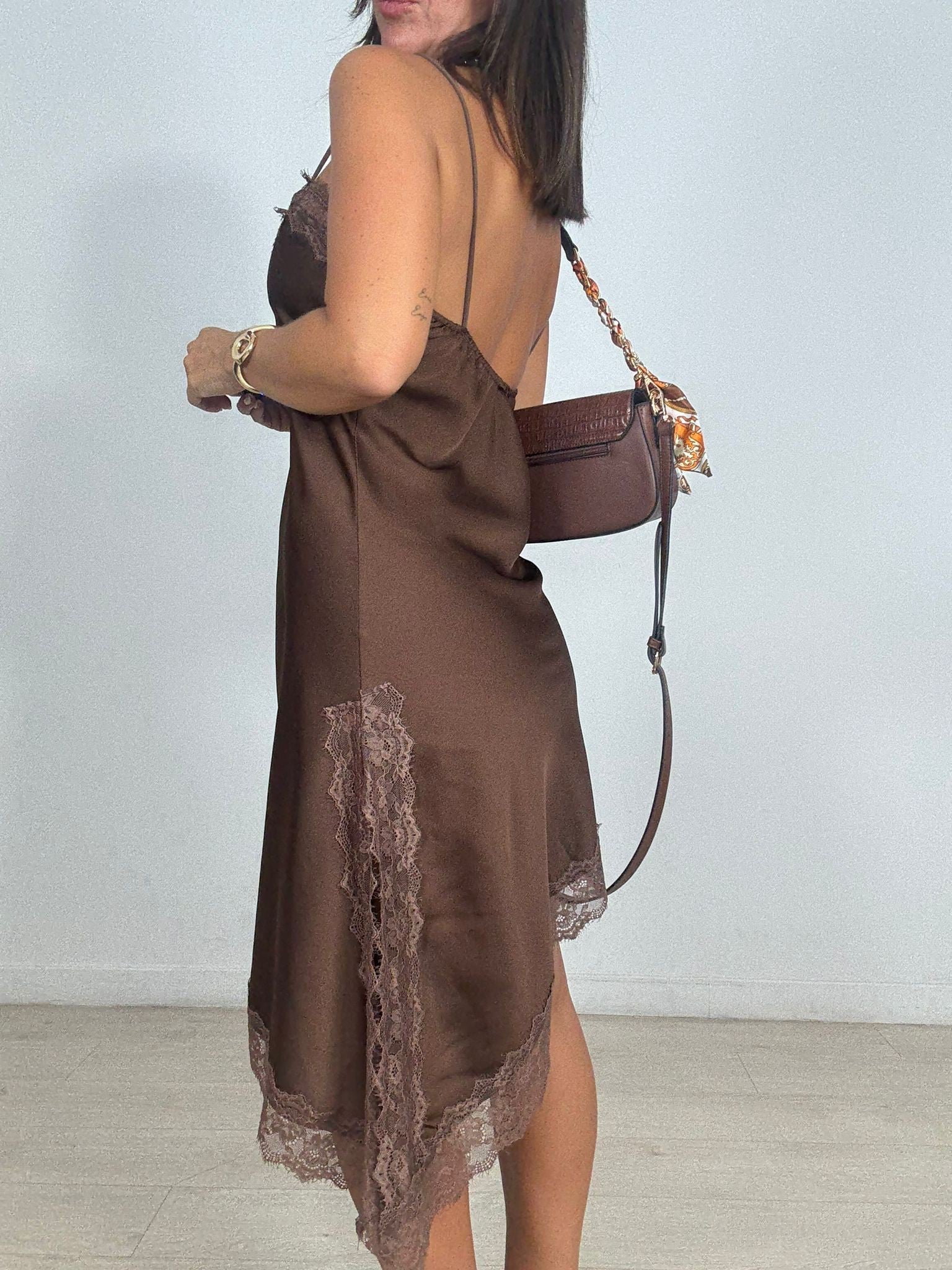 VESTIDO LENCERO ASIMÉTRICO