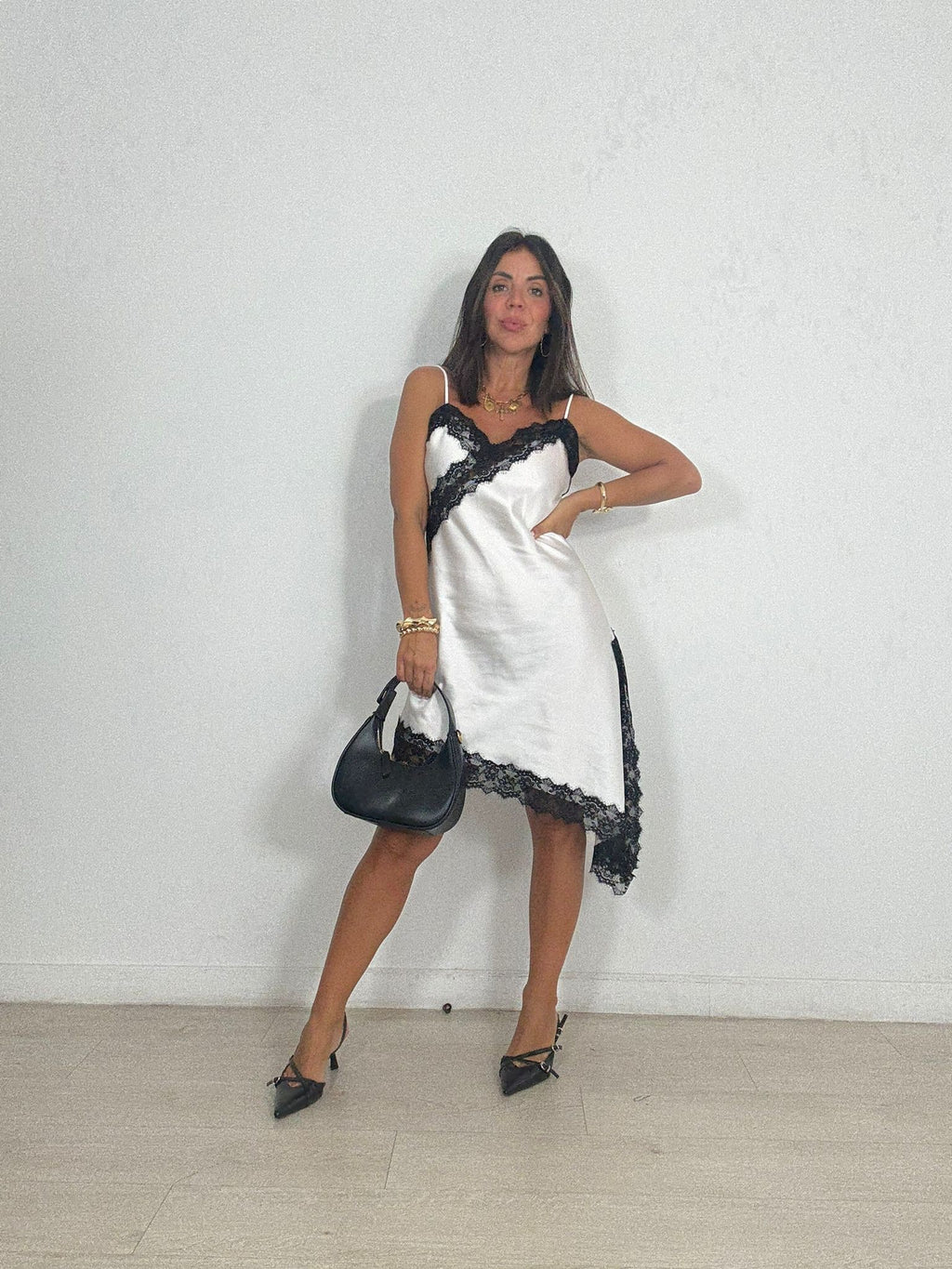 VESTIDO LENCERO ASIMÉTRICO