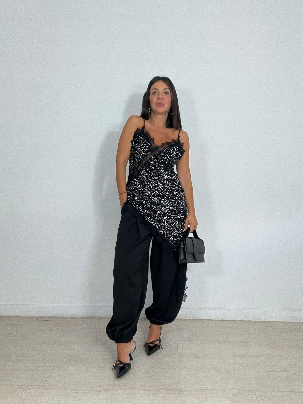 VESTIDO TERCIOPELO PICO + LENTEJUELAS