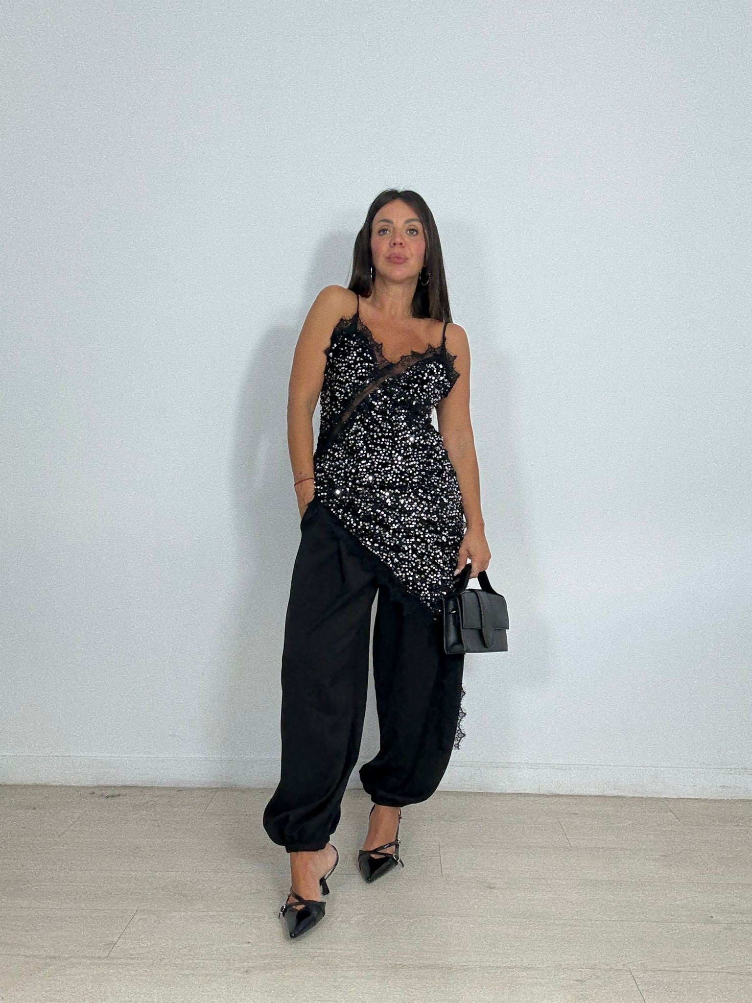 VESTIDO TERCIOPELO PICO + LENTEJUELAS