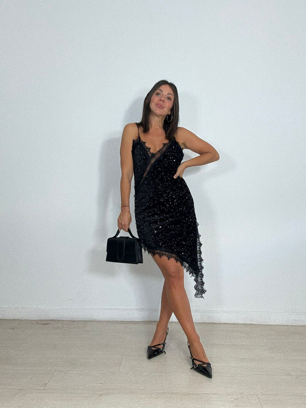 VESTIDO TERCIOPELO PICO + LENTEJUELAS
