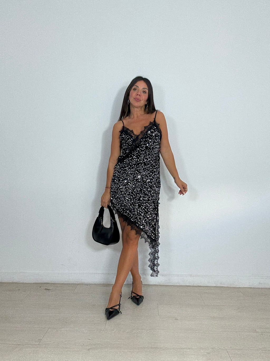 VESTIDO TERCIOPELO PICO + LENTEJUELAS