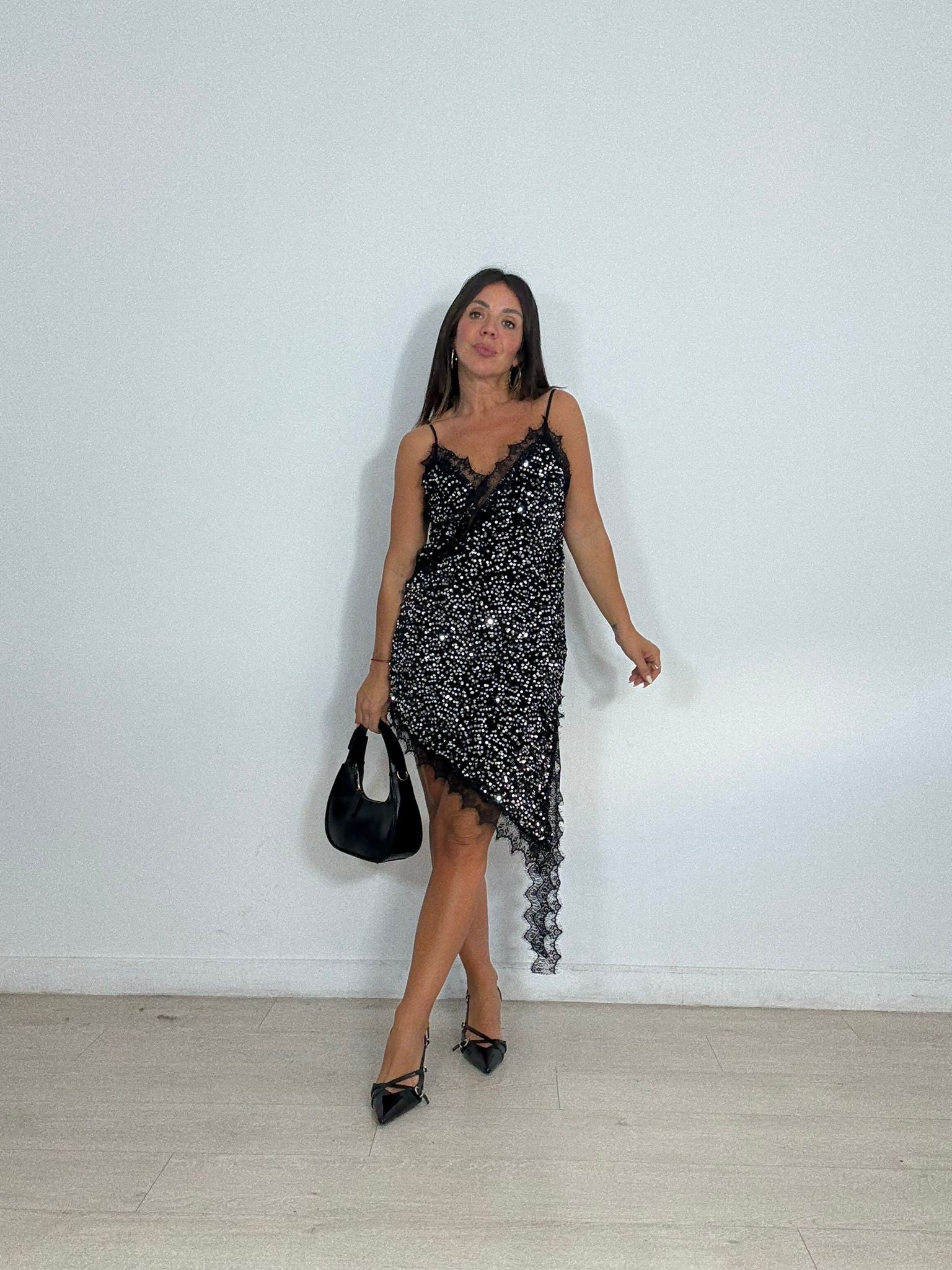 VESTIDO TERCIOPELO PICO + LENTEJUELAS