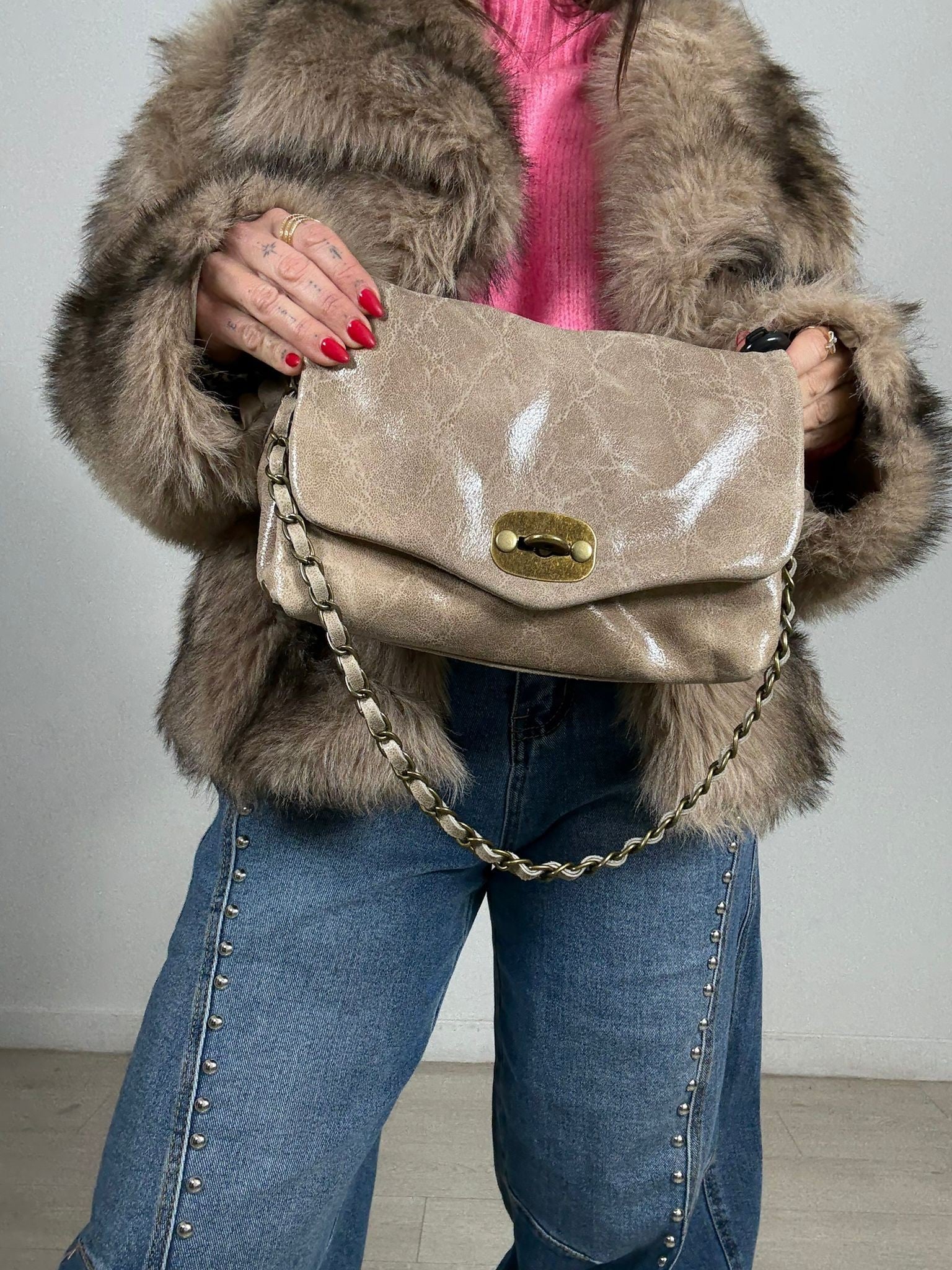 BOLSO PIEL TACHAS LATERAL
