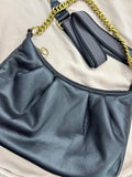 BOLSO NEGRO CADENITA FINA DORADA