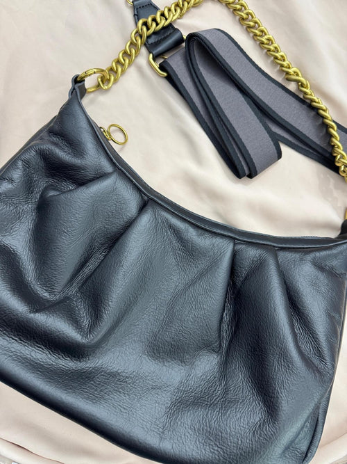 BOLSO NEGRO CADENITA FINA DORADA