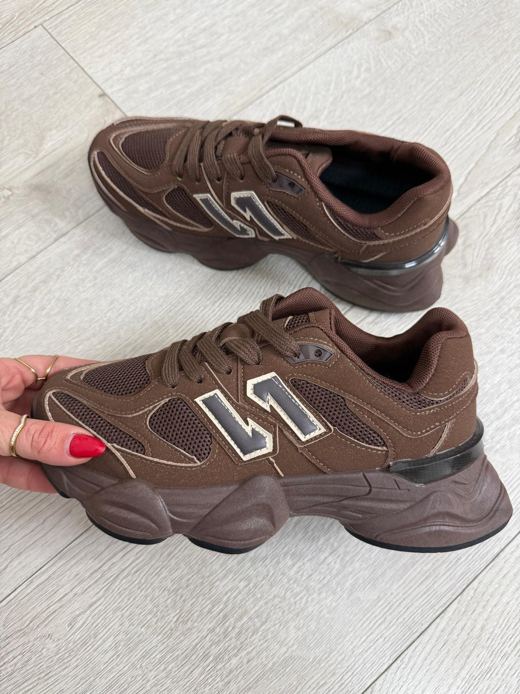DEPORTIVAS N MARRÓN