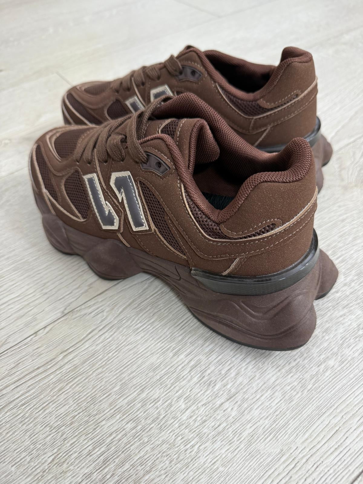 DEPORTIVAS N MARRÓN