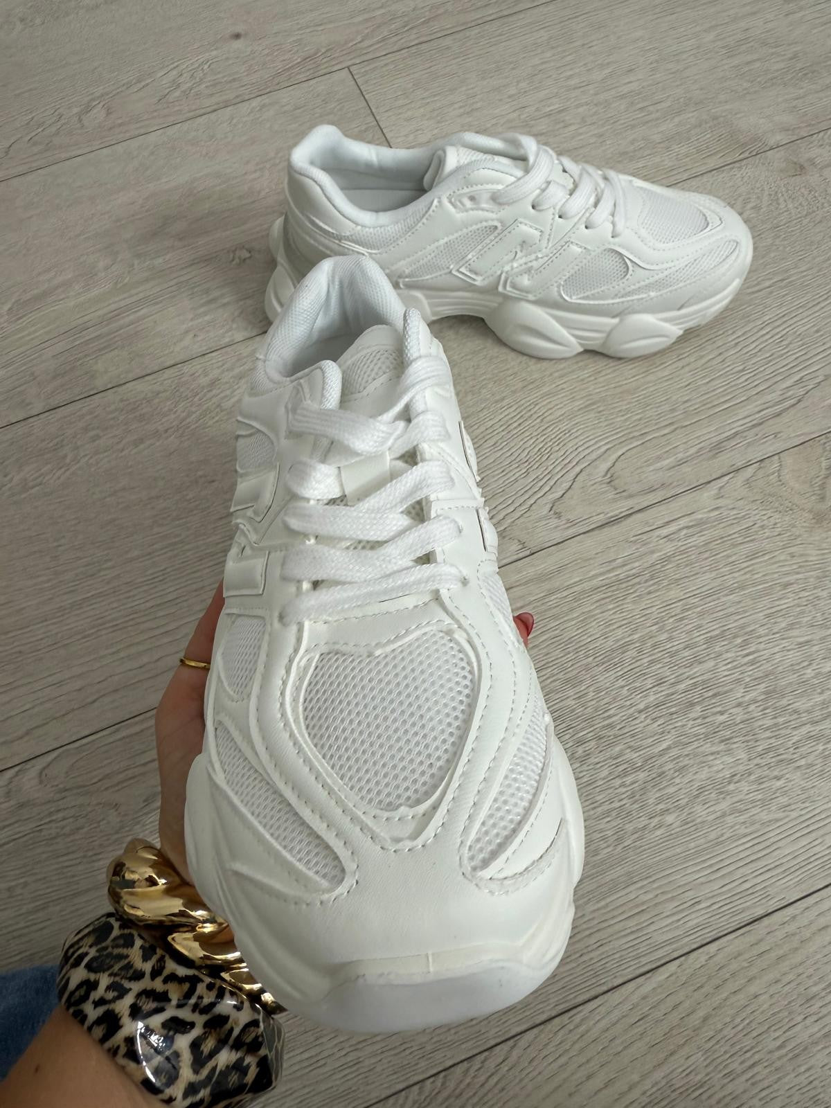 DEPORTIVAS N BLANCAS