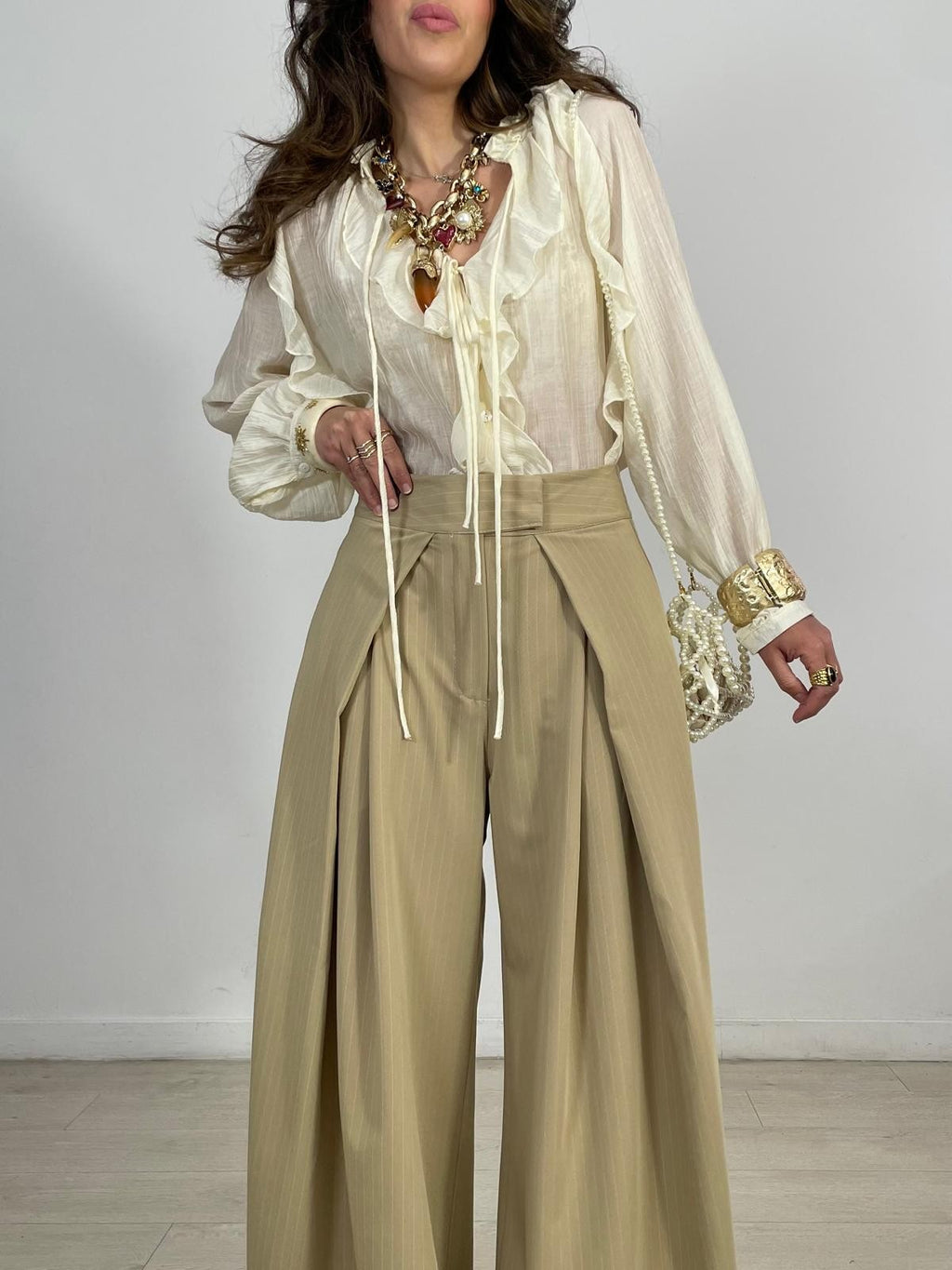 PANTALON PLIEGUES Y RAYAS