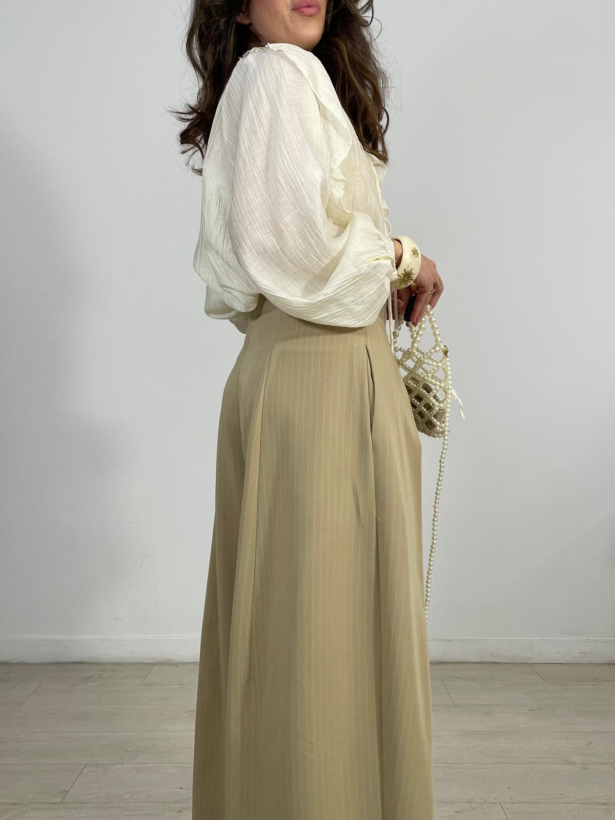 PANTALON PLIEGUES Y RAYAS