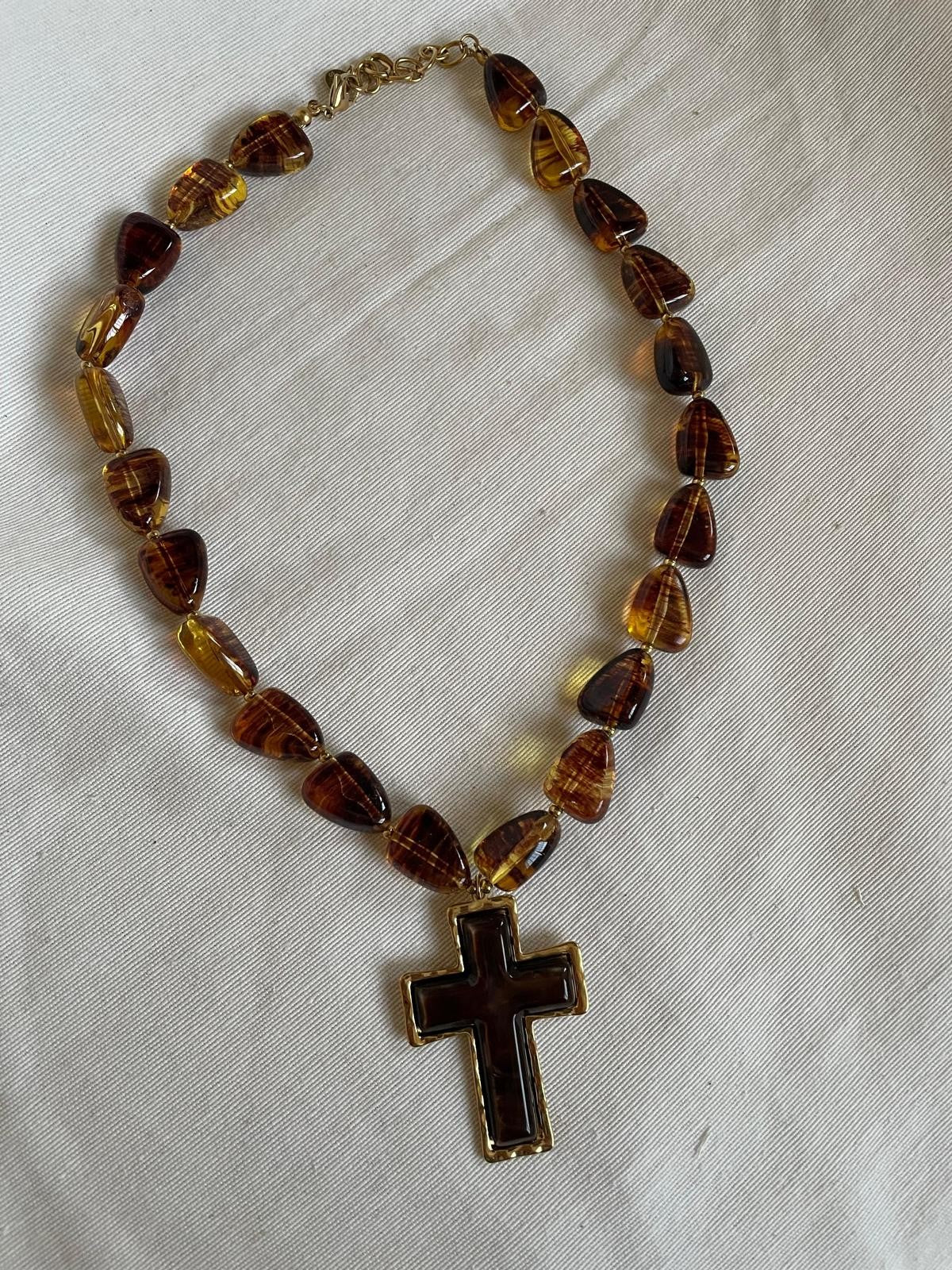 COLLAR CRUZ MARRON