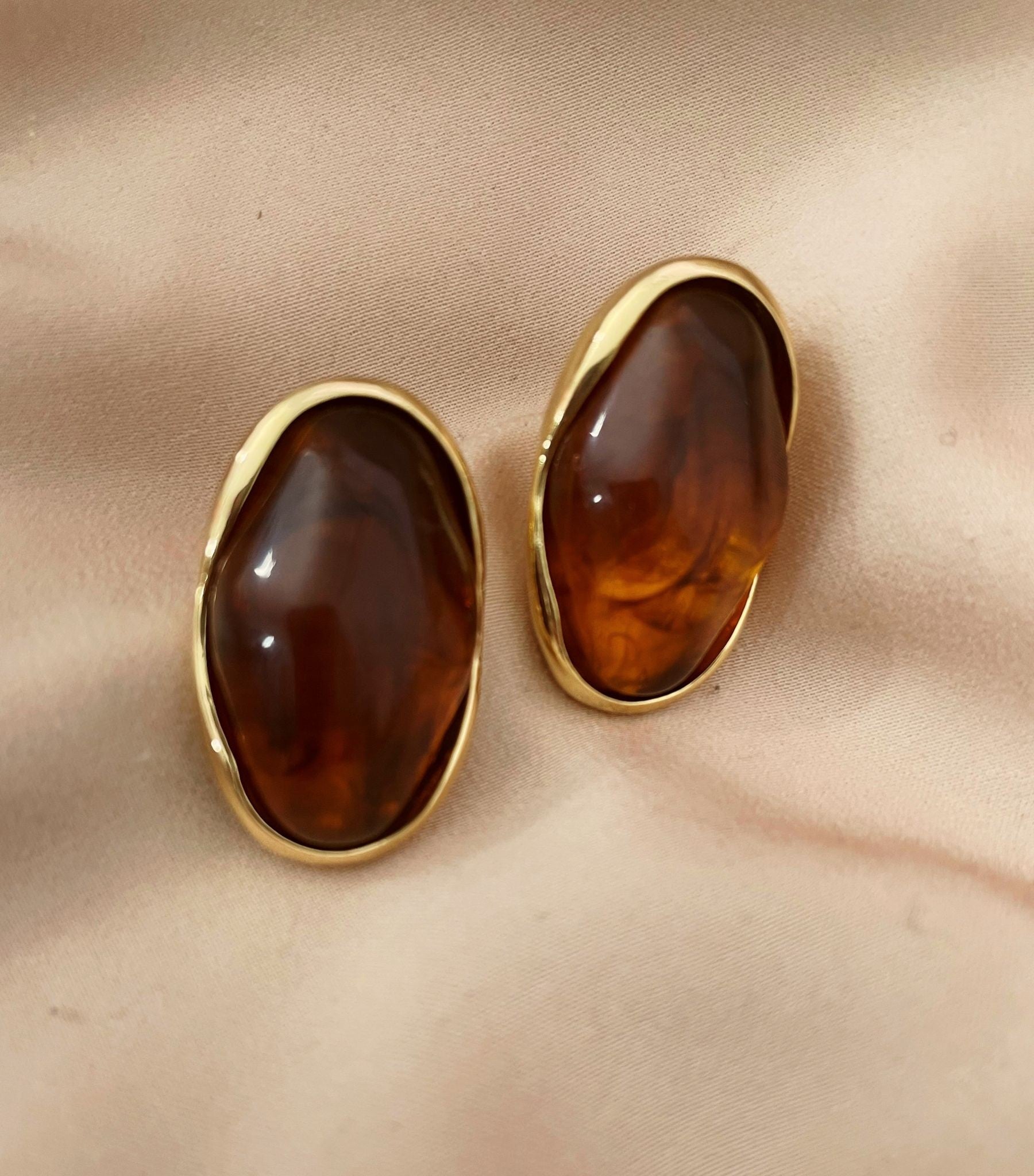 PENDIENTES BROWN FILO DORADO