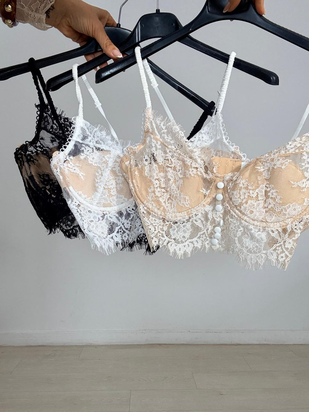 BRALETTE ENCAJE BOTONCITOS