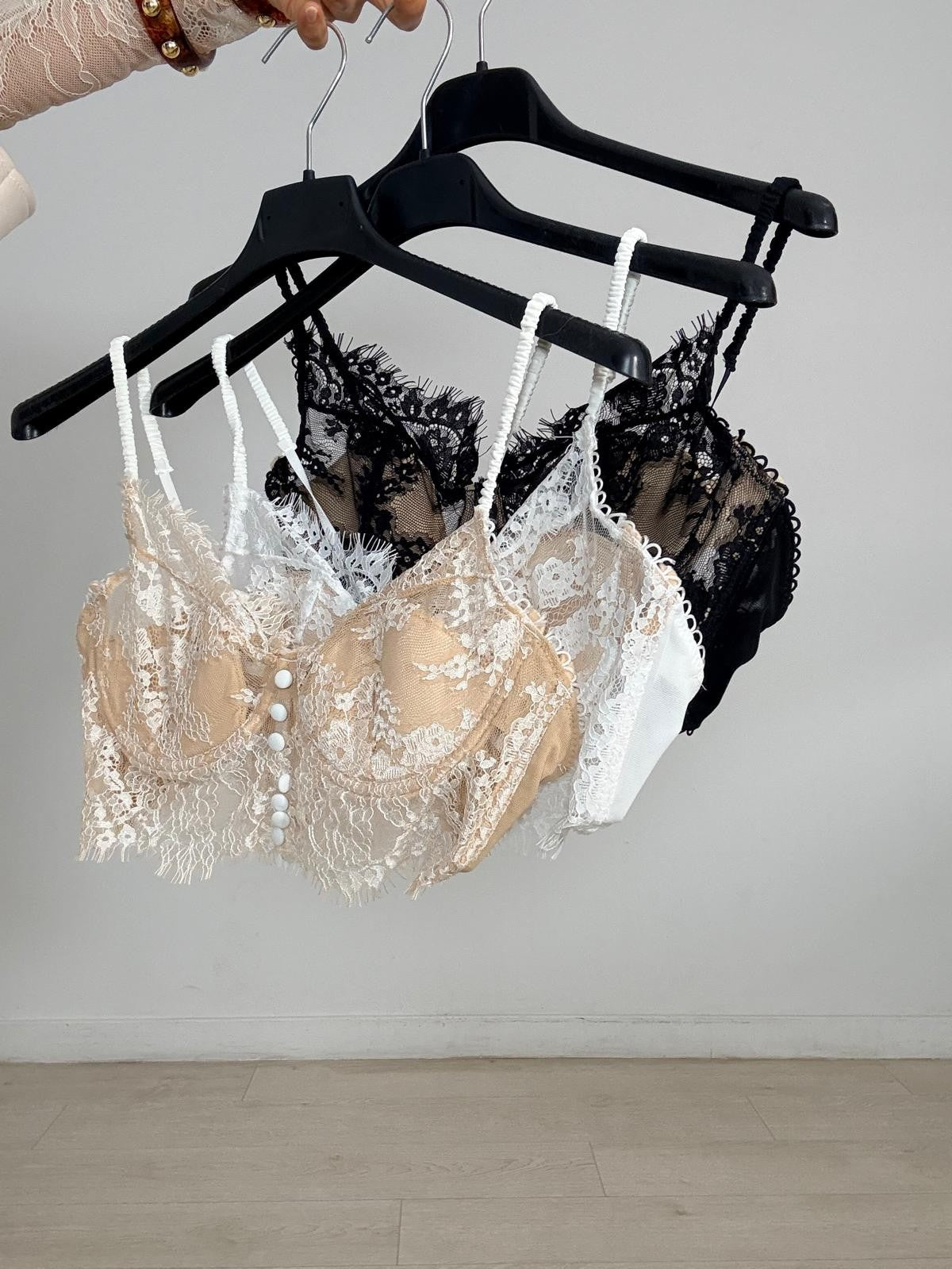 BRALETTE ENCAJE BOTONCITOS