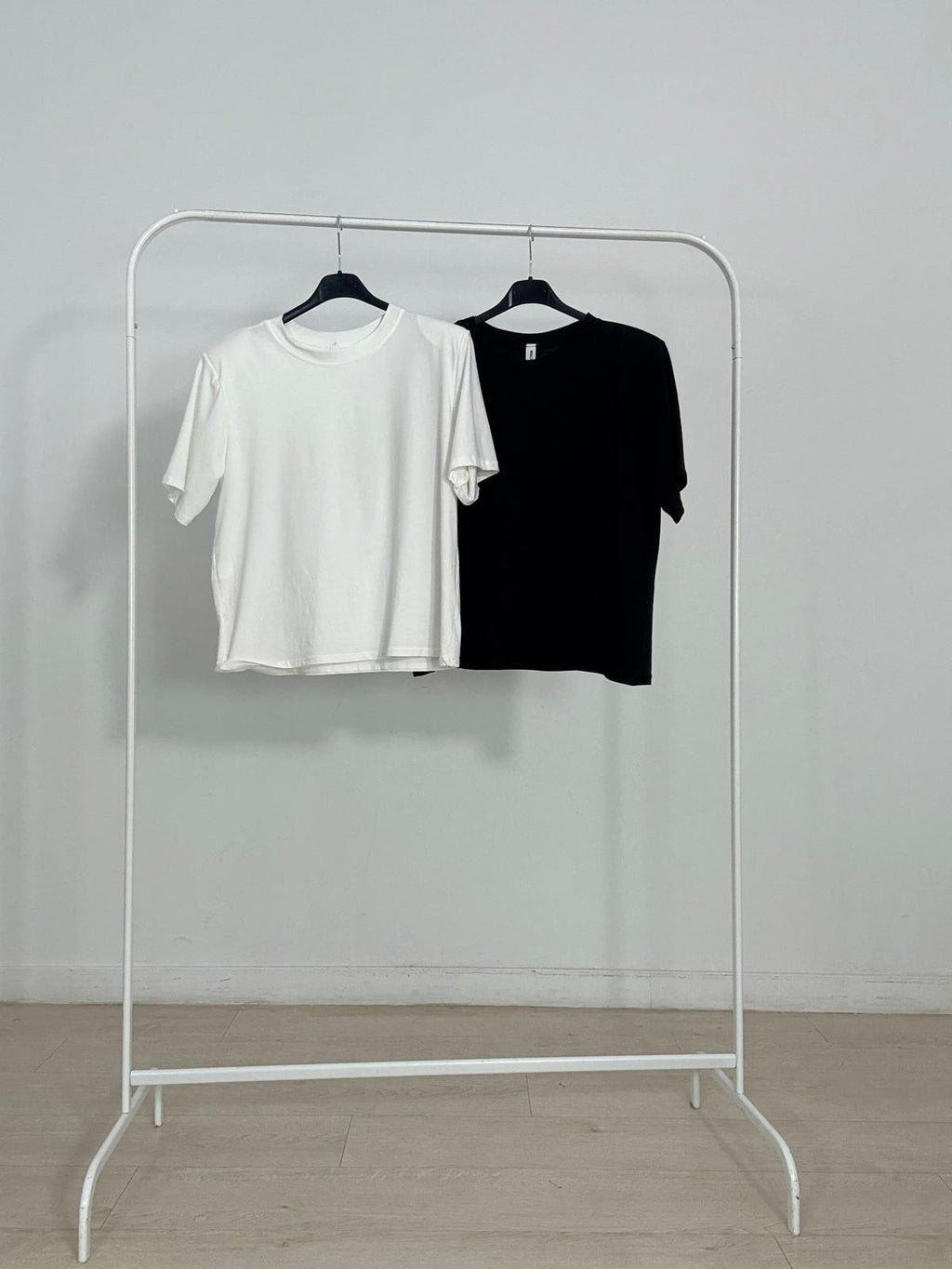 CAMISETA MANGA CORTA HOMBRERAS