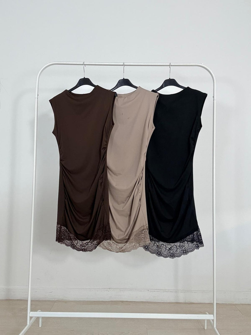 VESTIDO LICRA + BAJO ENCAJE