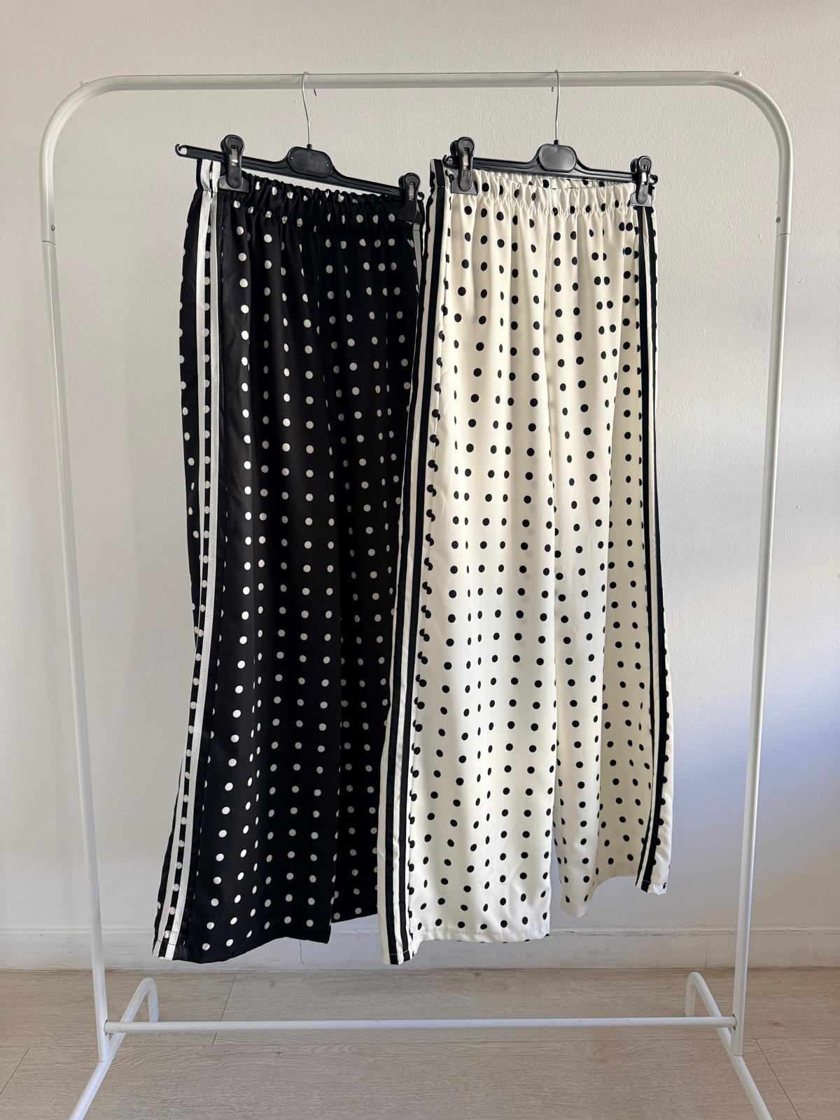 PANTALÓN ANCHO LUNARES + RAYA LATERAL
