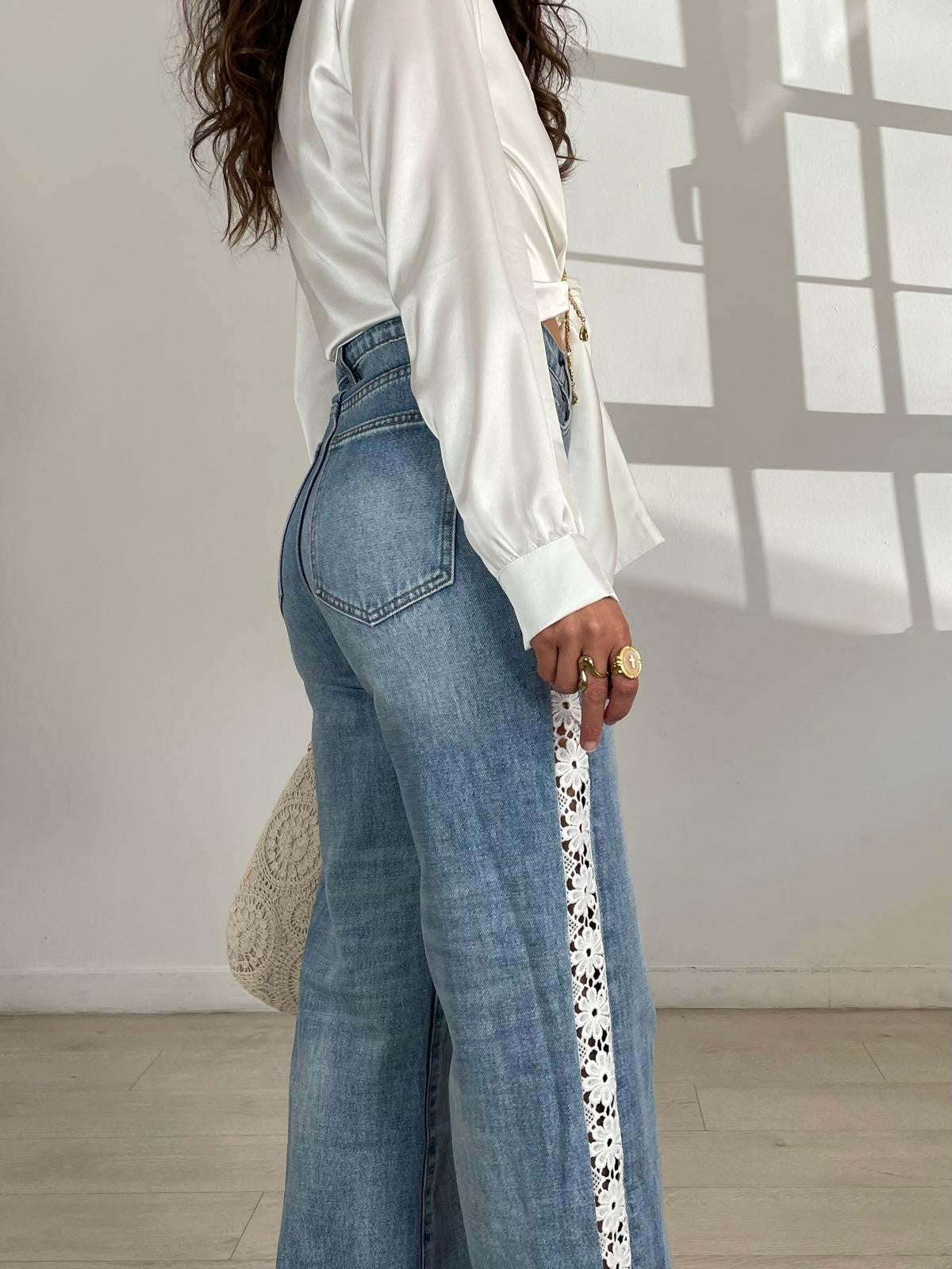 JEANS ENCAJE FLORES LATERAL