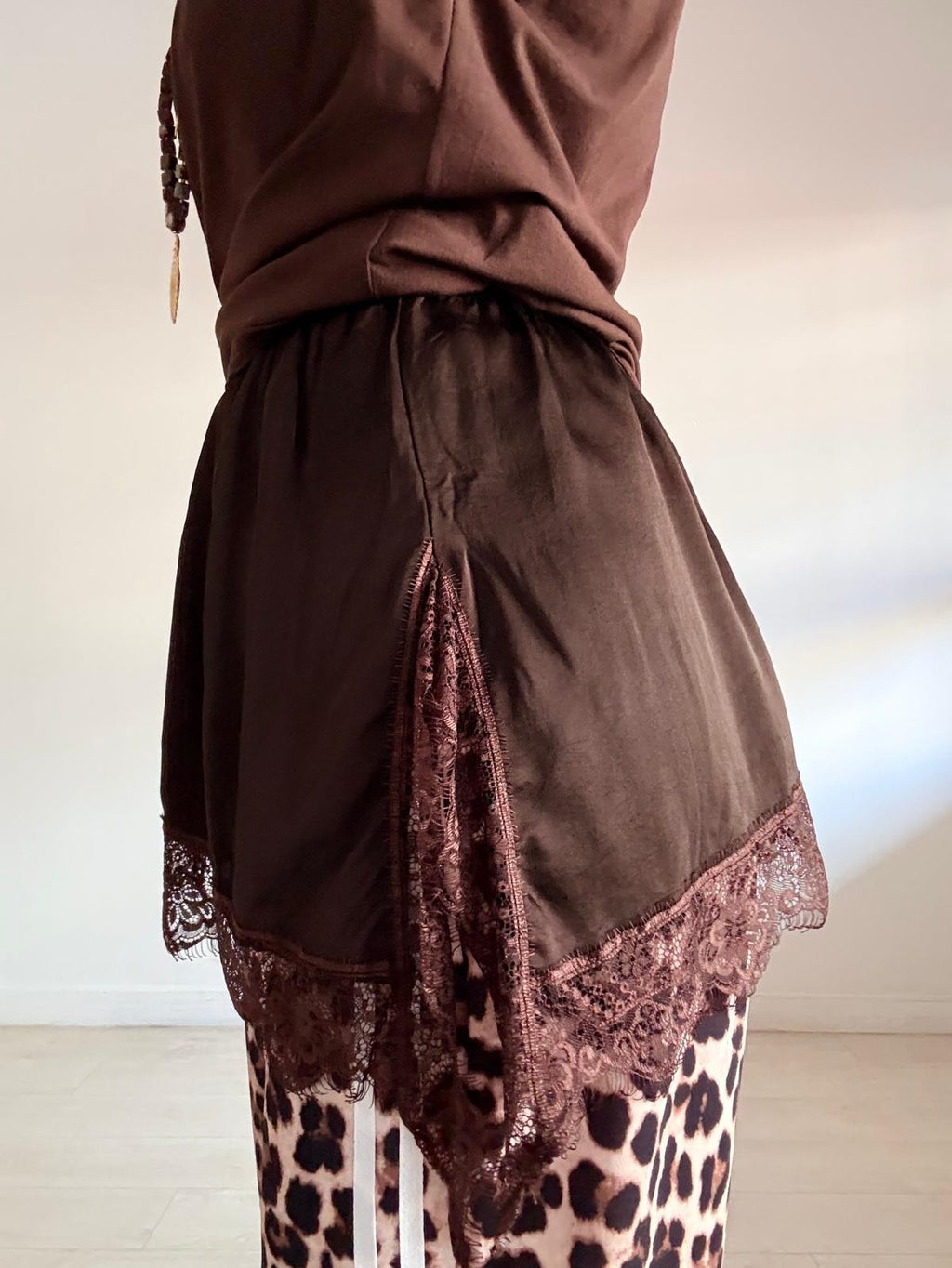 BAJO CAMISA SATINADO