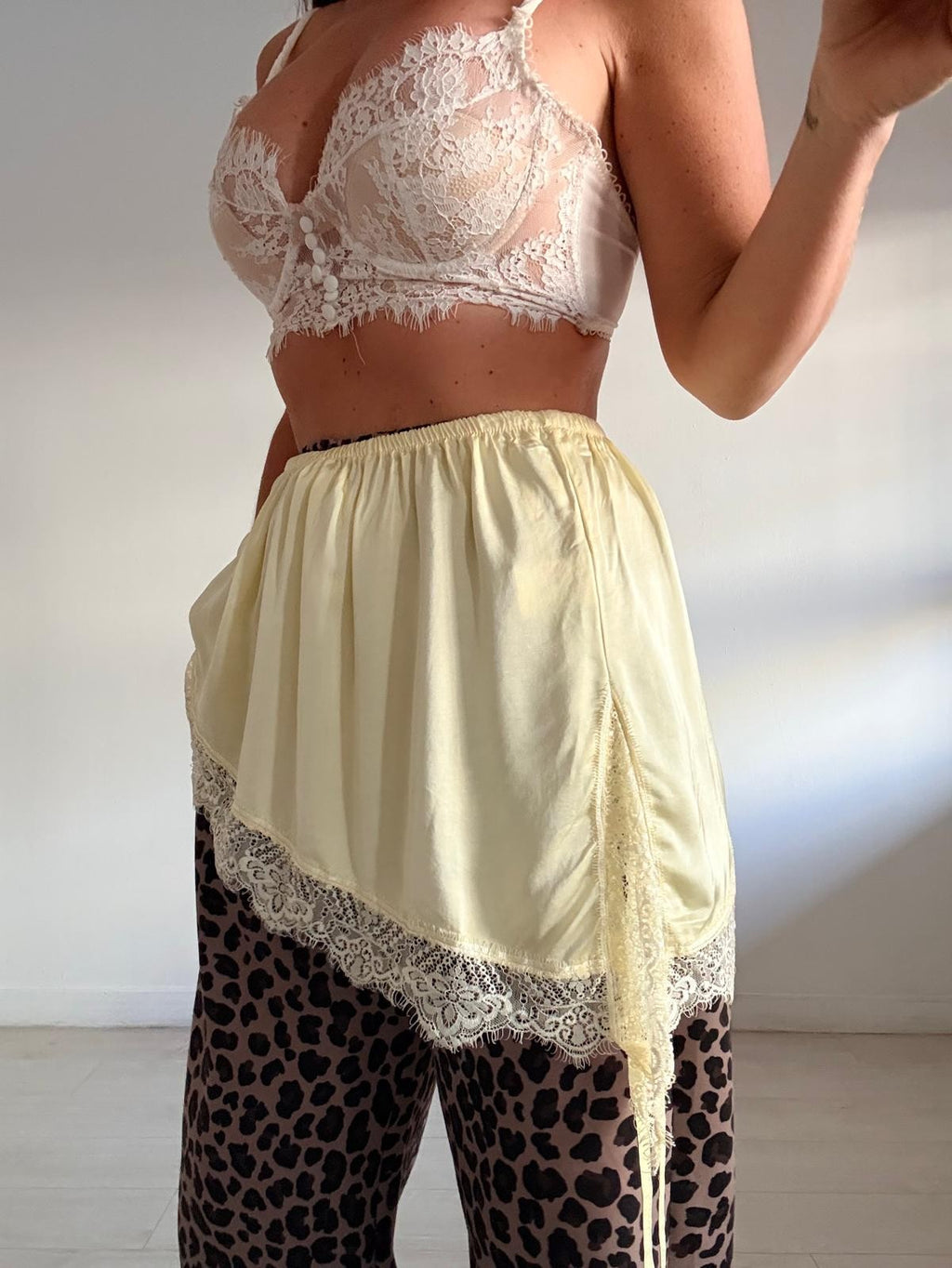 BAJO CAMISA SATINADO