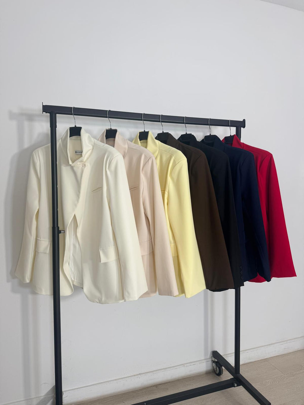 CHAQUETA BOTÓN LATERAL