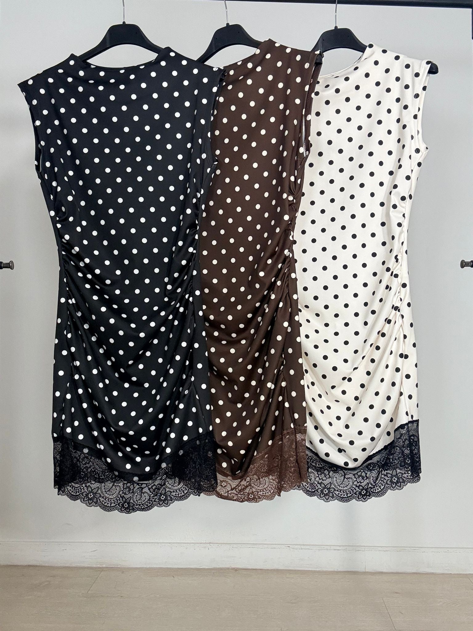 VESTIDO LICRA LUNARES + BAJO ENCAJE