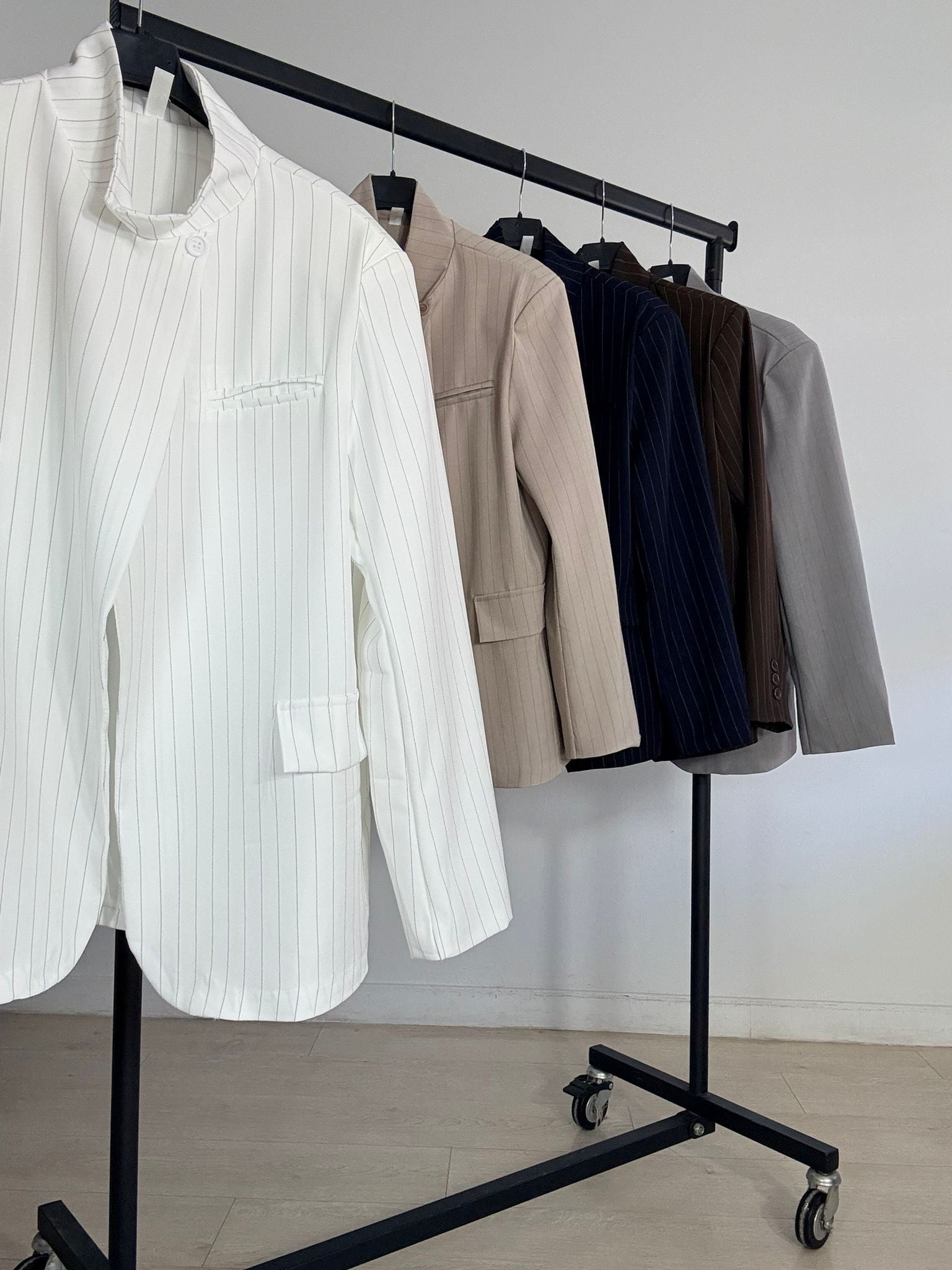 BLAZER RAYAS BOTÓN CUELLO