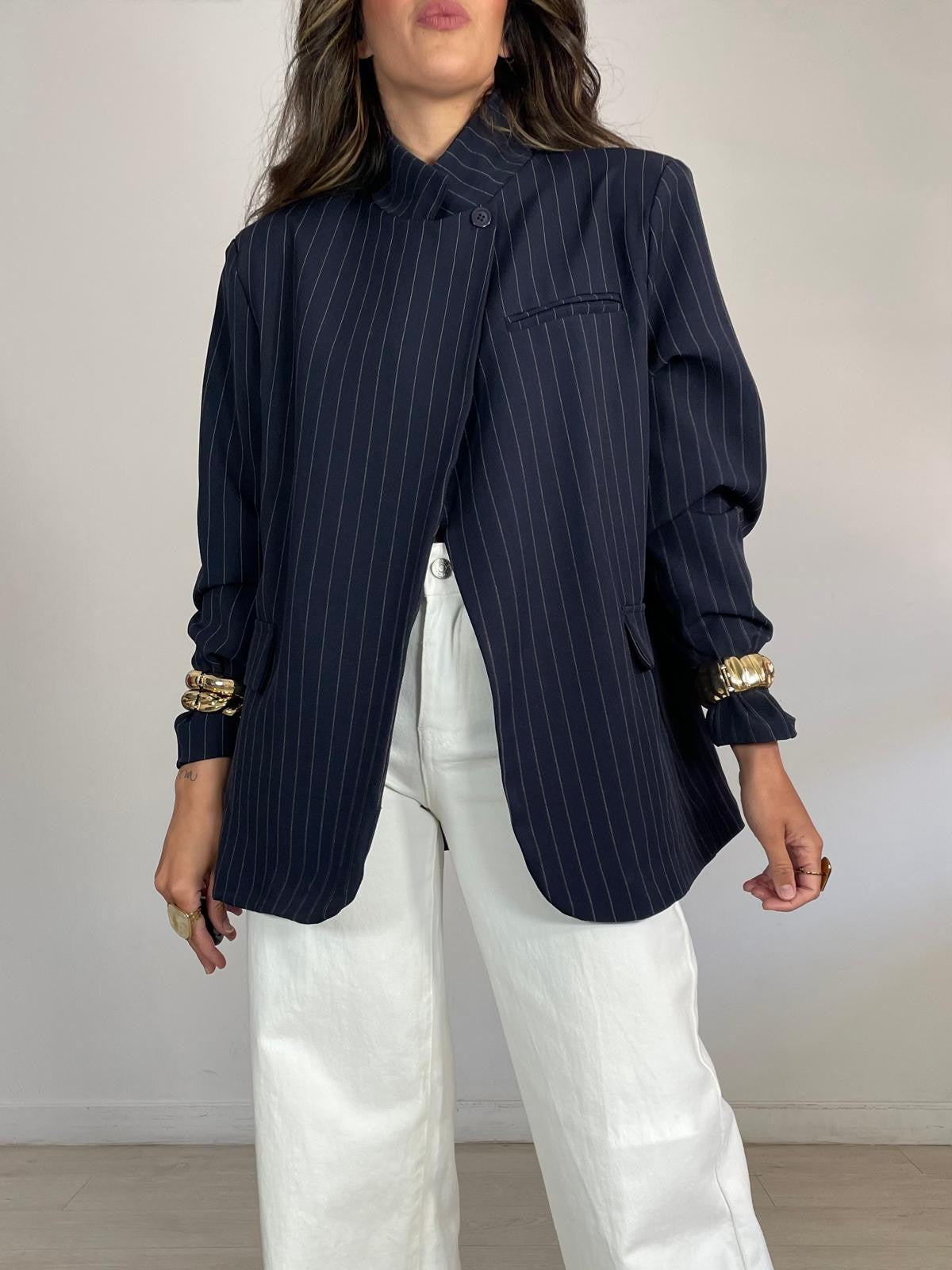 BLAZER RAYAS BOTÓN CUELLO